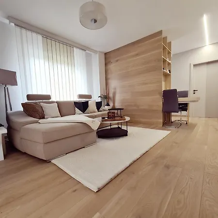 Royal Retreat - Sarac *