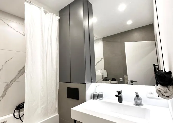 Royal Retreat - Sarac